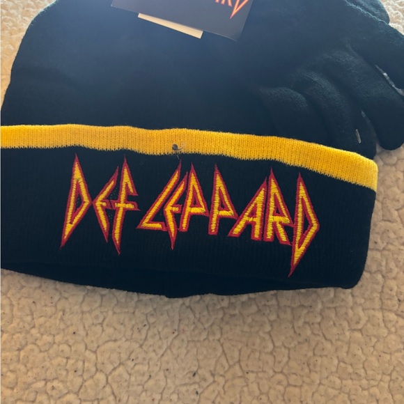 New Def Leppard Beanie & Glove Set - Picture 6 of 9